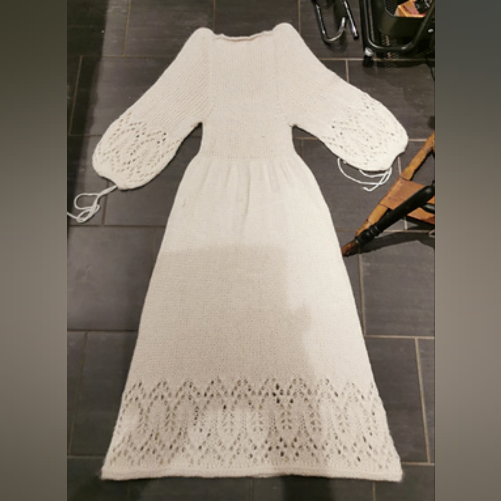 Augustins no. 21 Holiday Dress - Picture 5 of 9